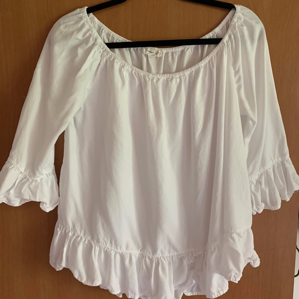 Beachlunchlunge off the shoulder white ruffle top
